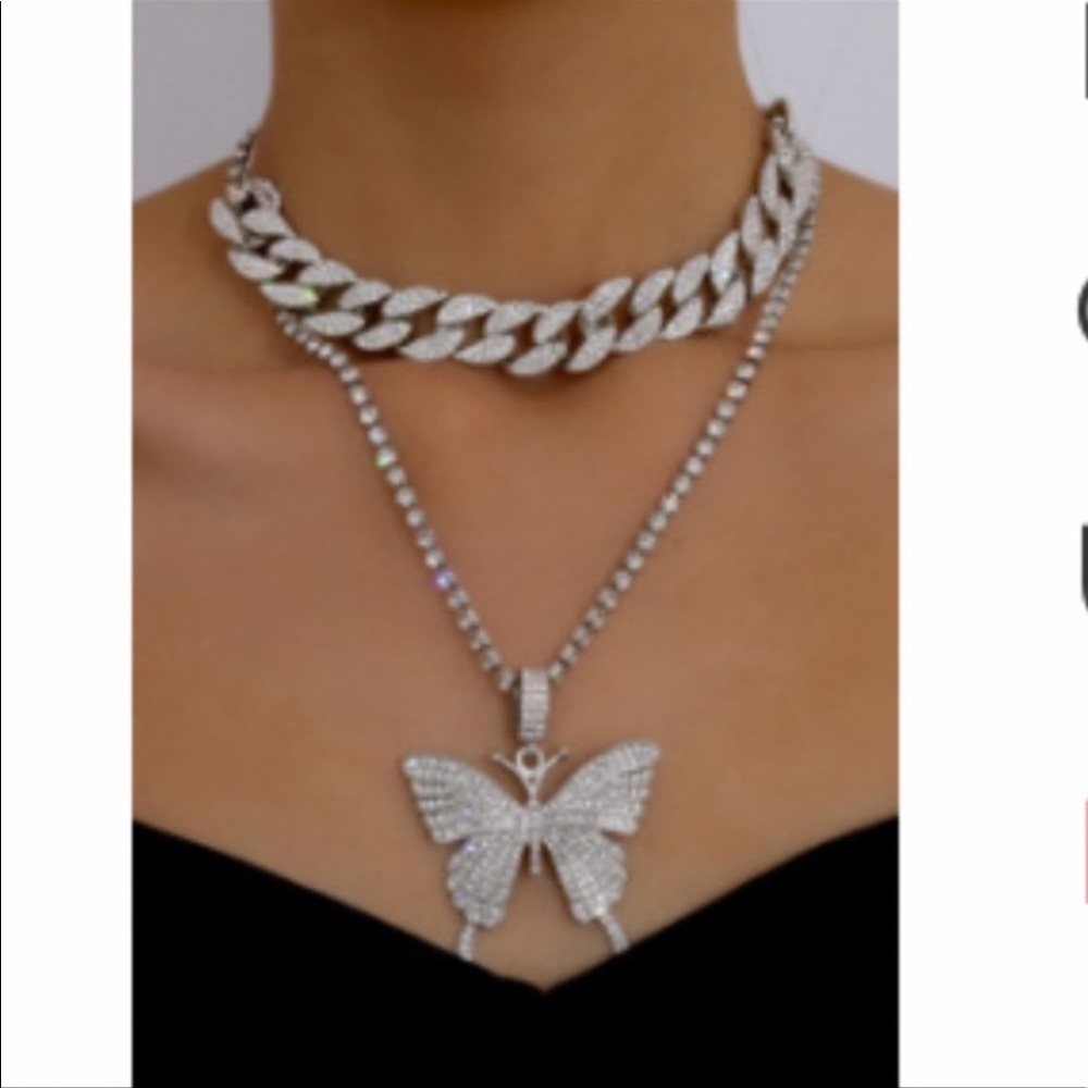 BRAND NEW 💥 Beautiful Silver Butterfly Pendent necklace